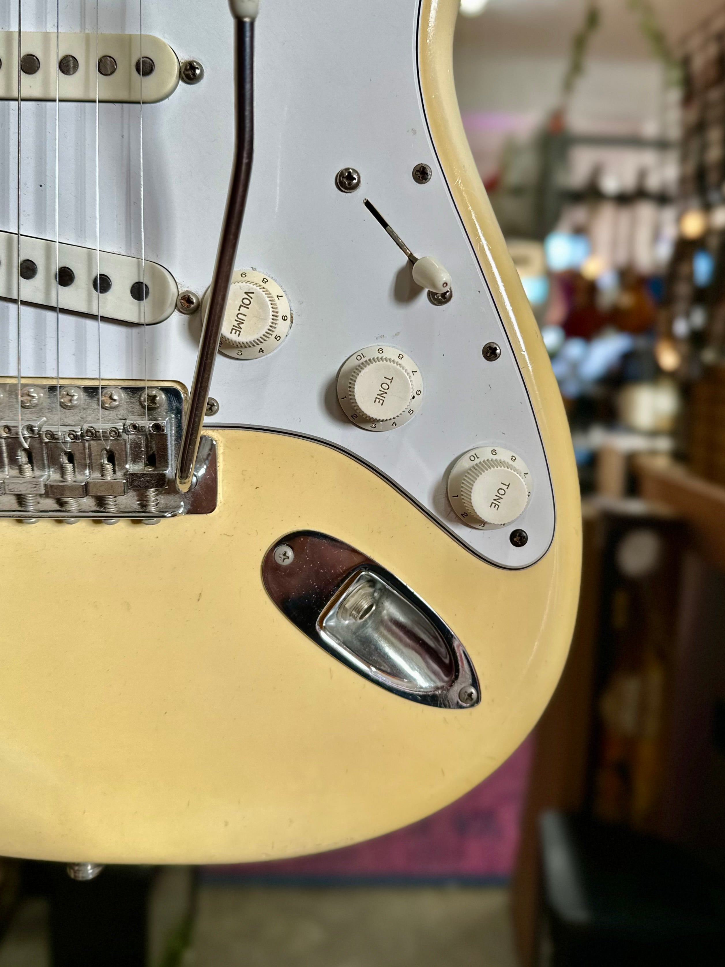 Fender | Stratocaster | Olympic White | 1975 | Vintage Fender | Stratocaster | Olympic White | 1975 | Vintage